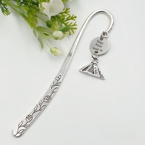 Történelem tanároknak ajándék - Gravírozott könyvjelző egyedi felirattal, piramis charmmal, Könyv & Zene, Könyvjelző, Gravírozás, pirográfia, MESKA