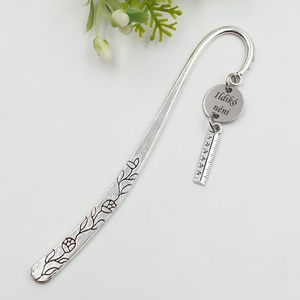 Matematika tanároknak ajándék - Gravírozott könyvjelző egyedi felirattal, vonalzó charmmal - Meska.hu