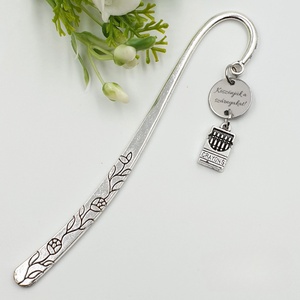 Rajz tanároknak ajándék - Gravírozott könyvjelző egyedi felirattal, zsírkréta charmmal - Meska.hu