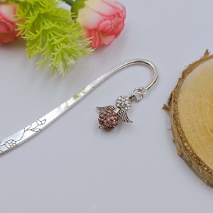 Mályva-ezüstös shamballagyöngy angyalkás könyvjelző - könyv & zene - könyvjelző - Meska.hu