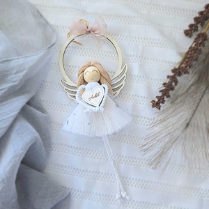 Makramé angyalka karikával, gravírozott szívvel - Ajándék anyák napjára, óvó néniknek, tanító néniknek - otthon & életmód - dekoráció - fali és függő dekoráció - falra akasztható dekor - Meska.hu