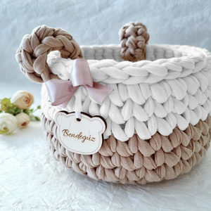 Horgolt maci tárolókosár egyedi felirattal. Ajándék gyerekeknek - baba - mama - babaszobabútor - játéktároló - Meska.hu