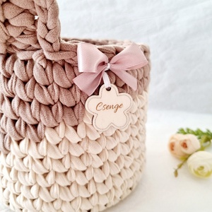 Horgolt szarvas tárolókosár egyedi felirattal. Ajándék gyerekeknek - baba - mama - babaszobabútor - játéktároló - Meska.hu