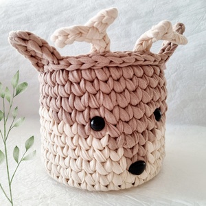 Horgolt szarvas tárolókosár egyedi felirattal. Ajándék gyerekeknek, Baba - mama, Babaszobabútor, Játéktároló, Horgolás, Gravírozás, pirográfia, MESKA