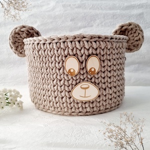 Horgolt nagy maci tárolókosár egyedi felirattal. Ajándék gyerekeknek, Baba - mama, Babaszobabútor, Játéktároló, Horgolás, Gravírozás, pirográfia, MESKA