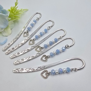 Juliet - 5 darabos könyvjelzőcsomag csillogó kék csiszolt gyöngyökkel, szív charmmal - könyv & zene - könyvjelző - Meska.hu