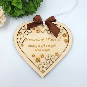 Anyák napi ajándék - Egyedi feliratos szív alakú gravírozott dísz , Otthon & Életmód, Dekoráció, Asztal és polc dekoráció, Gravírozott táblák, Gravírozás, pirográfia, MESKA