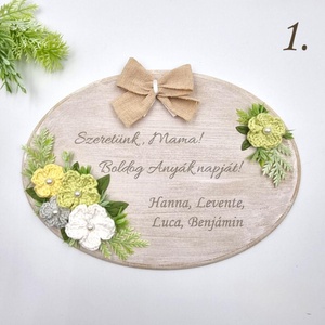 Anyák napi ajándék - Gravírozott fa dísz horgolt virágokkal  - otthon & életmód - dekoráció - asztal és polc dekoráció - gravírozott táblák - Meska.hu
