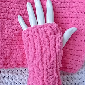 Barbie rózsaszín zsenília körsál és ujjatlan kesztyű szett - ruha & divat - sál, sapka, kendő - sál - Meska.hu