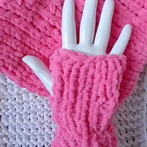 Barbie rózsaszín zsenília körsál és ujjatlan kesztyű szett - ruha & divat - sál, sapka, kendő - sál - Meska.hu