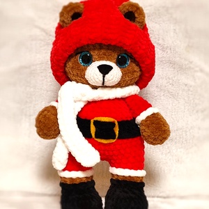 Horgolt maci mikulás ruhában, Játék & Sport, Plüssállat & Játékfigura, Plüss mesefigurák, Horgolás, MESKA