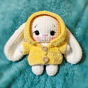 Horgolt nyuszi kabátban - játék & sport - plüssállat & játékfigura - nyuszi - Meska.hu