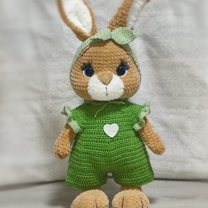 Horgolt plüss nyuszilány - Meska.hu