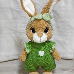 Horgolt plüss nyuszilány - játék & sport - plüssállat & játékfigura - nyuszi - Meska.hu