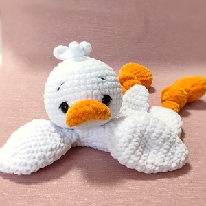 Horgolt kiskacsa szundipajti, Játék & Sport, Plüssállat & Játékfigura, Plüss mesefigurák, Horgolás, Kiskacsa szundipajti készült amigurumi technikával puha zsenília fonalból. Teste nincs kitömve. Mag..., MESKA