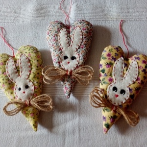 Húsvéti nyuszikás szivek függődísz - otthon & életmód - dekoráció - fali és függő dekoráció - függődísz - Meska.hu