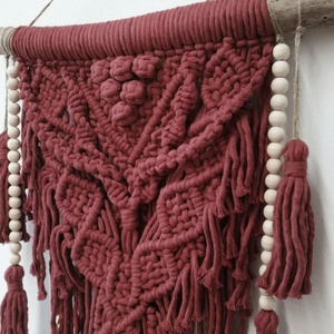 Bordó színű gyöngyös makramé falikép - otthon & életmód - dekoráció - fali és függő dekoráció - falra akasztható dekor - Meska.hu