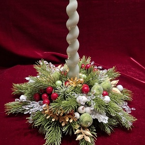 Gazdagon díszített karácsonyi asztali dekoráció 1 gyertyával, Karácsony, Karácsonyi lakásdekoráció, Karácsonyi lakásdíszek, Mindenmás, Virágkötés, MESKA