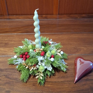Gazdagon díszített karácsonyi asztali dekoráció 1 gyertyával - karácsony - karácsonyi lakásdekoráció - karácsonyi lakásdíszek - Meska.hu