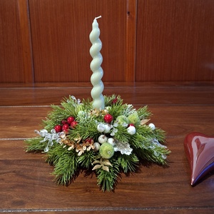 Gazdagon díszített karácsonyi asztali dekoráció 1 gyertyával - karácsony - karácsonyi lakásdekoráció - karácsonyi lakásdíszek - Meska.hu