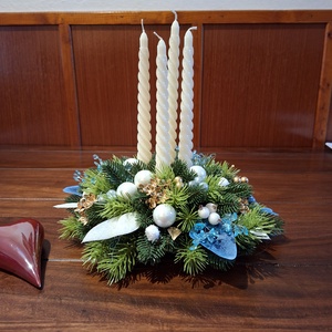 Elegáns, időtálló porcelán alapra készített adventi dekoráció négy gyertyával - Meska.hu