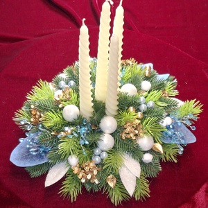 Elegáns, időtálló porcelán alapra készített adventi dekoráció négy gyertyával - karácsony - adventi díszek - adventi asztaldísz - Meska.hu