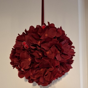 Karácsonyi és alkalmi fehér és bordó függődísz bársonyszalaggal  - karácsony - karácsonyi lakásdekoráció - karácsonyi lakásdíszek - Meska.hu