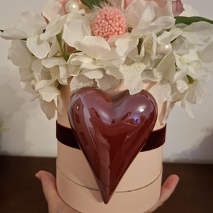 Nagy porcelán szívvel díszített virágbox , Otthon & Életmód, Dekoráció, Asztal és polc dekoráció, Díszdoboz, Virágkötés, Mindenmás, MESKA