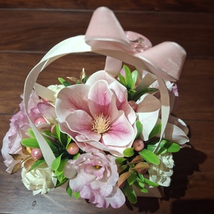 Elegáns ajándéktáska, magnóliákkal, liziántuszokkal és fehér rózsákkal - otthon & életmód - dekoráció - asztal és polc dekoráció - asztaldísz - Meska.hu