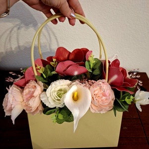 Ajándéktáska ballagásra  - otthon & életmód - virágdekoráció - virágok - virágbox - Meska.hu