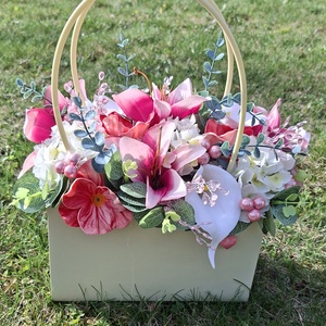 Vidám, elegáns ballagási, születésnapi, névnapi virágtáska. - otthon & életmód - virágdekoráció - virágok - virágbox - Meska.hu