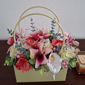 Vidám, elegáns ballagási, születésnapi, névnapi virágtáska. - otthon & életmód - virágdekoráció - virágok - virágbox - Meska.hu