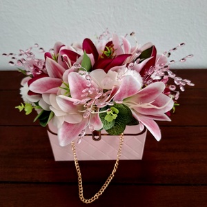 Gazdagon díszített ajándéktáska  - otthon & életmód - virágdekoráció - virágok - virágbox - Meska.hu