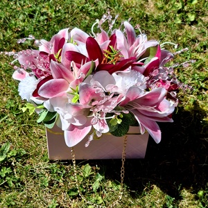 Gazdagon díszített ajándéktáska  - otthon & életmód - virágdekoráció - virágok - virágbox - Meska.hu