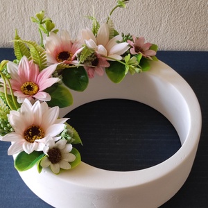 Tálplasztika, Otthon & Életmód, Dekoráció, Asztal és polc dekoráció, Asztaldísz, Virágkötés, A képen látható dekoráció igazán különleges.
Egy 20 cm átmérőjű kisplasztika jellegű gipsztálba "ül..., MESKA