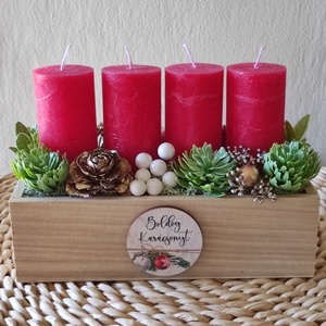 Advent piros gyertyákkal asztaldísz  - Meska.hu