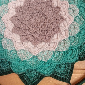 Horgolt mandala faldekoráció - otthon & életmód - dekoráció - fali és függő dekoráció - falra akasztható dekor - Meska.hu
