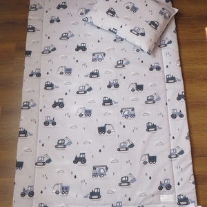 Ovis ágynemű kispárnával-szürke alapon munkagépek - játék & sport - ovis felszerelés - ovis ágynemű - Meska.hu