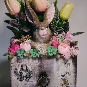  Tavaszi Titok: Kézzel festett, egyedi vintage díszdoboz - otthon & életmód - virágdekoráció - virágdíszek - asztali virágdísz - Meska.hu