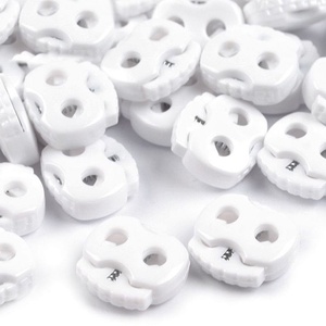 Rugós zsinór vég két lyukkal 15x17 mm kicsi malacka - Meska.hu