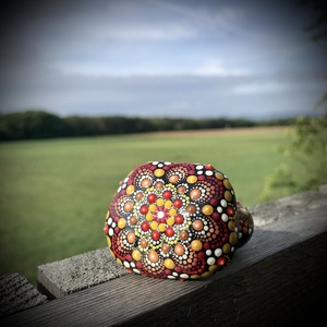 2 Mesés pontozott mandala kő: a Természet ajándéka, meditációs kiegészítő, mandala lakásdekoráció - otthon & életmód - dekoráció - spiritualitás - mandala - Meska.hu