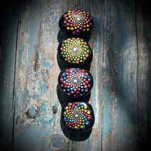 Pontozott meditációs mandala kövek: az Élet körforgása - otthon & életmód - dekoráció - asztal és polc dekoráció - kavics & kő - Meska.hu