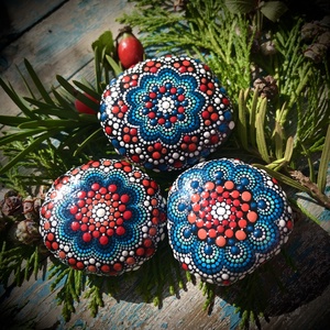 3 kék-piros pontozott mandala kő, egyedi Mandala ajándék, különleges otthoni Mandala dekoráció - Természetesen. Neked. - otthon & életmód - dekoráció - spiritualitás - mandala - Meska.hu
