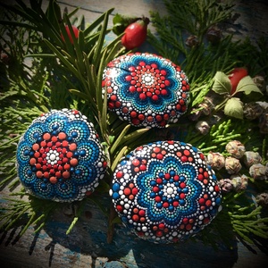 3 kék-piros pontozott mandala kő, egyedi Mandala ajándék, különleges otthoni Mandala dekoráció - Természetesen. Neked. - otthon & életmód - dekoráció - spiritualitás - mandala - Meska.hu