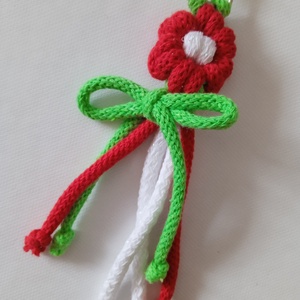 Kokárda kulcstartó makramé technikával - táska & tok - kulcstartó & táskadísz - kulcstartó - Meska.hu