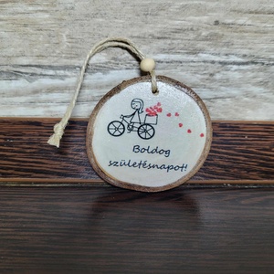 Születésnapi ajándékkísérő, fa ajándékkísérő, Otthon & Életmód, Dekoráció, Fali és függő dekoráció, Függődísz, Decoupage, transzfer és szalvétatechnika, MESKA