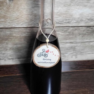 Születésnapi ajándékkísérő, fa ajándékkísérő - otthon & életmód - dekoráció - fali és függő dekoráció - függődísz - Meska.hu