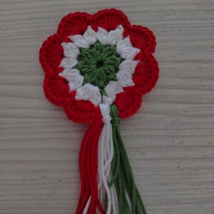 Horgolt kokárda  - ékszer - kitűző és bross - Meska.hu
