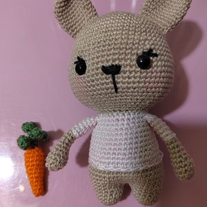 Horgolt nyuszi+répa.  - játék & sport - plüssállat & játékfigura - nyuszi - Meska.hu