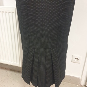 Fekete tűpettyes béllelt tulipán szoknya, hátul rakott betéttel. - ruha & divat - női ruha - szoknya - Meska.hu